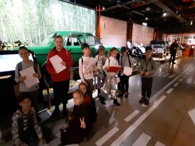 Ученики школы №1391 посетили музей автомобилей