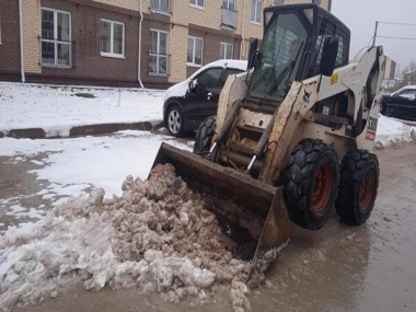 Специалисты провели очистку территорий в поселении от снега