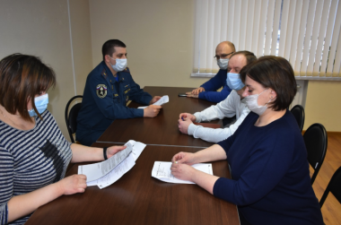 Заседание комиссии по чрезвычайным ситуациям и обеспечению пожарной безопасности прошло в Новофедоровском 