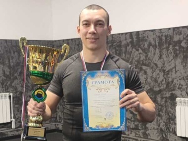 Житель Новофедоровского занял первое место в турнире по гиревому спорту