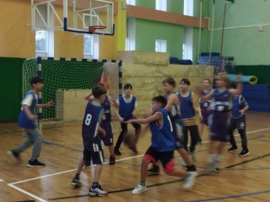 Ученики двух отделений школы №1391 сыграли в баскетбол