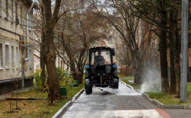 Очистку дорог от грязи провели в Новофедоровском 